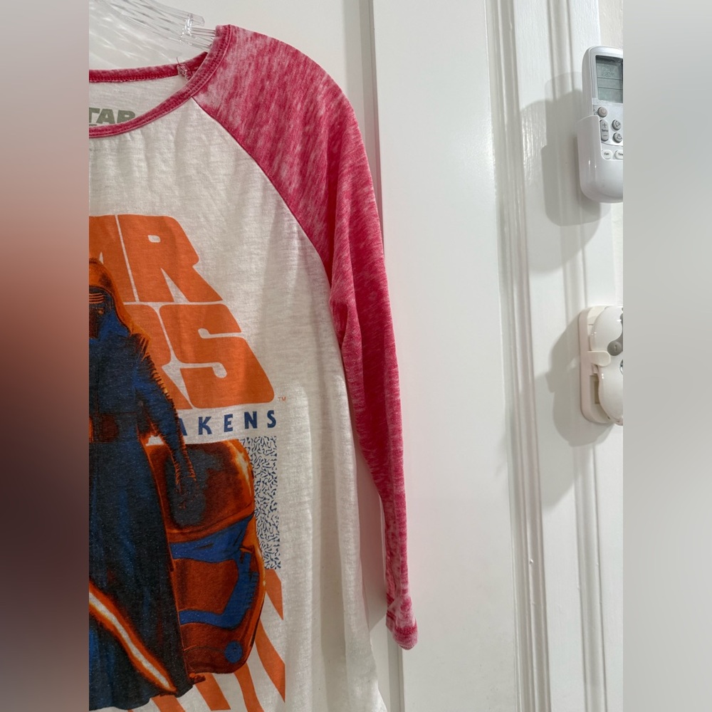 Star Wars: the Force Awakens off white + distressed red raglan sheer Tshirt - Picture 5 of 12